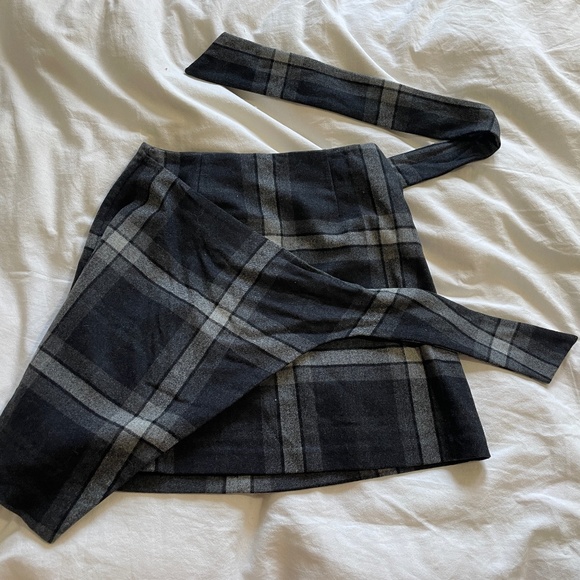 Aritzia Wilfred Dorine Wrap Mini Skirt Plaid Size 4 - Picture 3 of 4